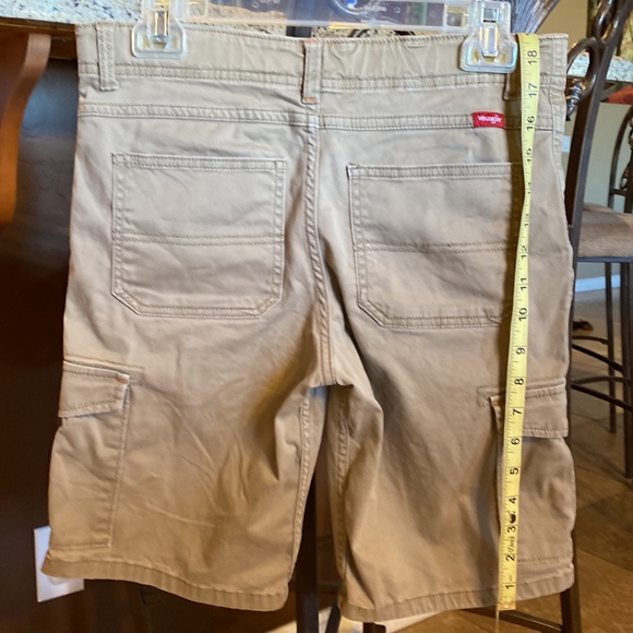 Boys Wrangler shorts - Picture 2 of 4